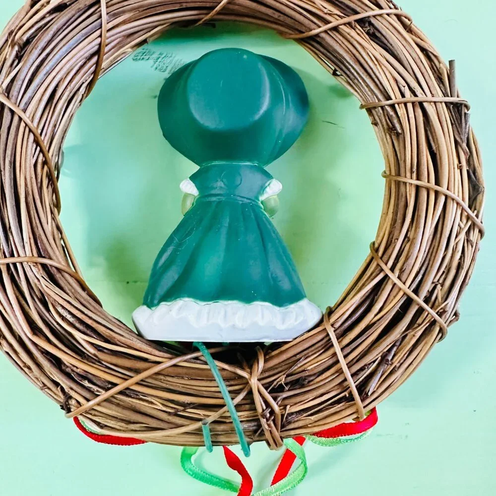 Vintage Mini Christmas Wreath Caroler Grapevine Wall Door Decor 4.75